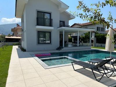 Villa's Tomris