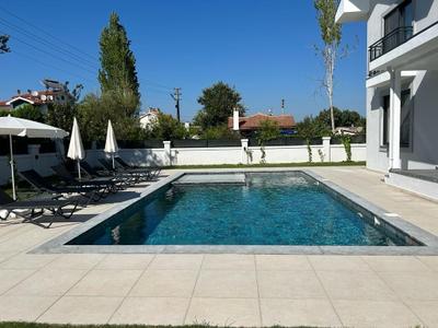 Villa's Tomris