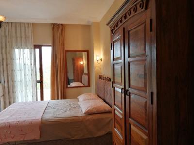 W. Antic Cafe Restaurant Butik Otel