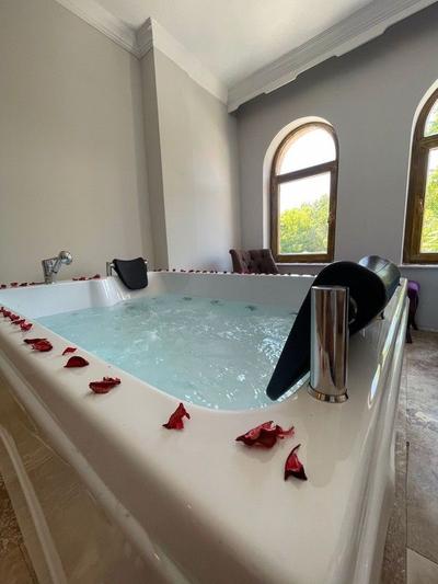 Hydros Cave Hotel