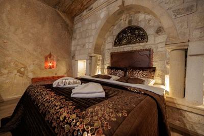 Shadow Cave House