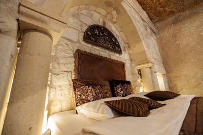 Shadow Cave House