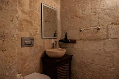 Shadow Cave House