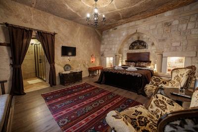 Shadow Cave House