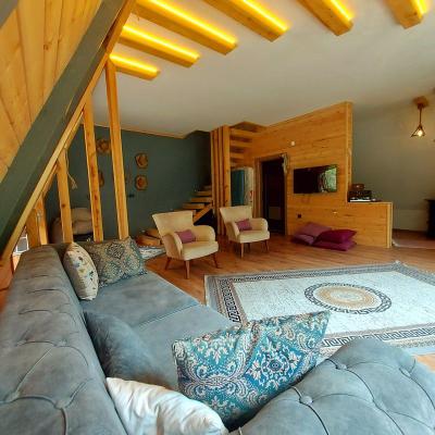 Zayna Bungalov