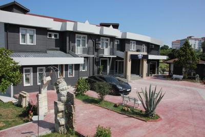 Sinopsis Resort