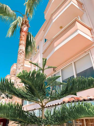 White Night Suite ve Apart Hotel