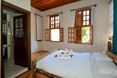 Otel Wood House