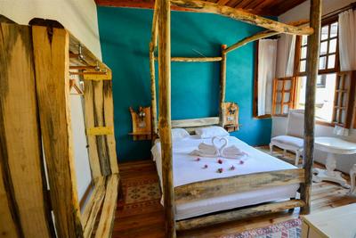 Otel Wood House