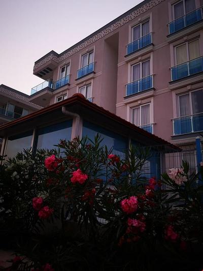 Cemre Apart