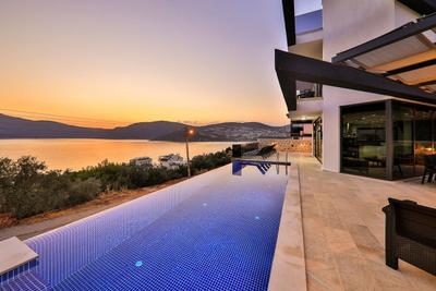 Villa Loca Kışla