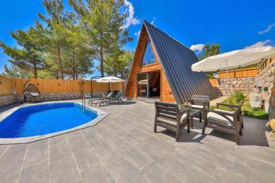 1 Odalı Özel Havuzlu Villa EE152