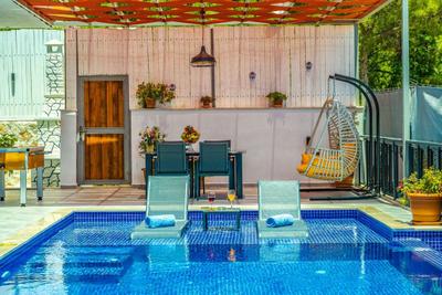 Villa Neon