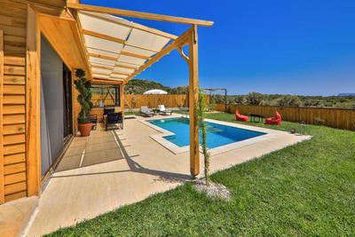 Villa Black Rose