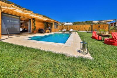 Villa Black Rose