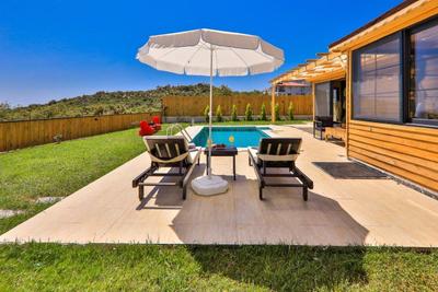 Villa Black Rose