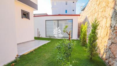 Villa Aqua