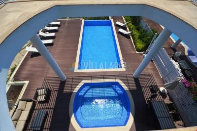 Villa Hill Side 1