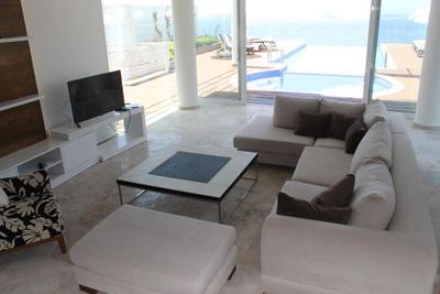 Villa Hill Side 3