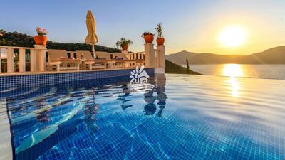 Villa Ketchy