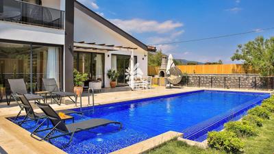 Villa Made