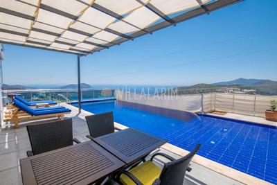 Villa Twins 1