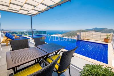 Villa Twins 1