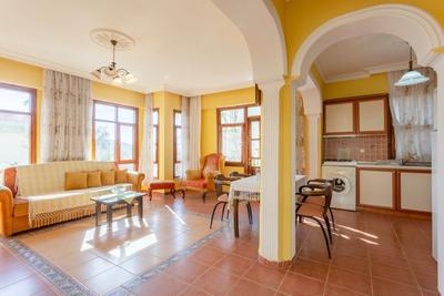 Arykandos Ortak Havuzlu Villa