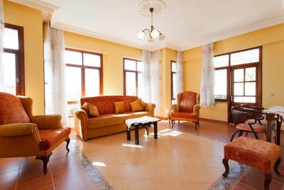 Karalos Ortak Havuzlu Villa
