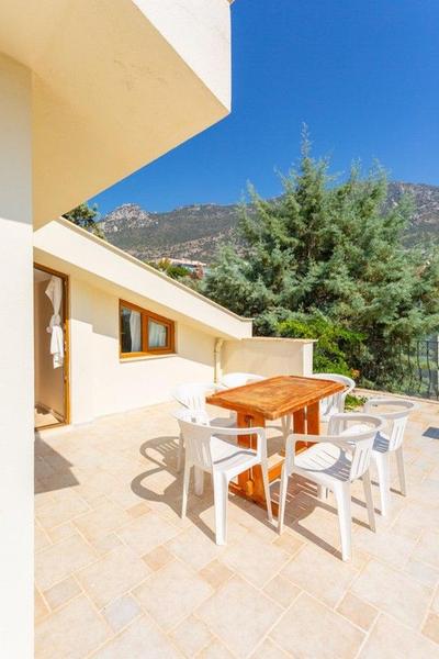 Xantos Ortak Havuzlu Villa