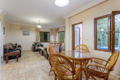 Limyros Ortak Havuzlu Villa