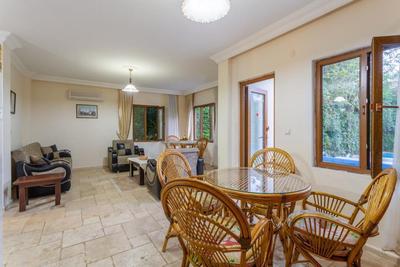 Xantos Ortak Havuzlu Villa