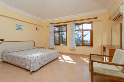 Myros Ortak Havuzlu Villa