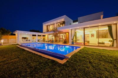 Villa Leader