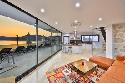 Villa Life 