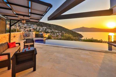 Villa Life 