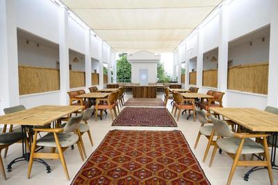Esquire Hotels & Lounges