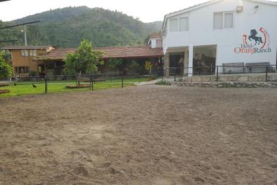 Oranj Ranch Hotel