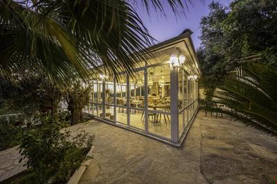 Apa Mountain Lodge