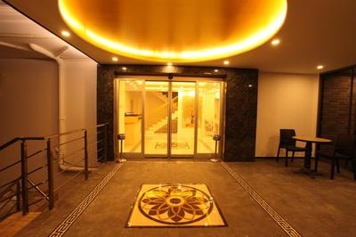 Golden Spark Hotel and Apart