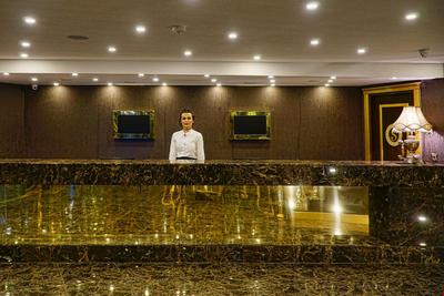 S White Hotel