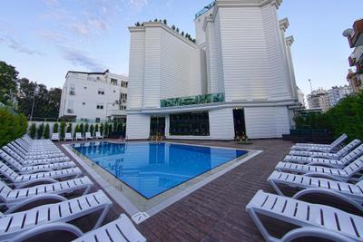 S White Hotel