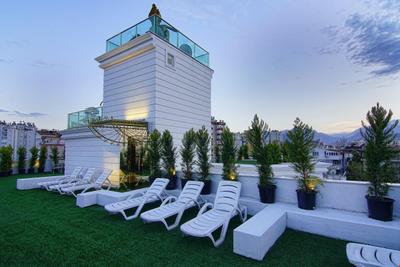 S White Hotel