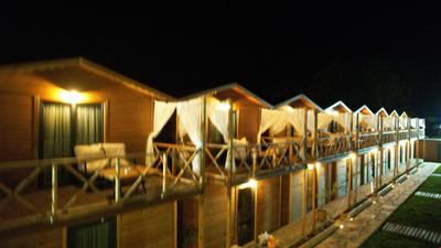 Fnm Luxury Bungalows & Restaurant