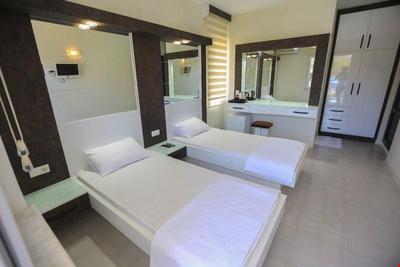 Otel Albos