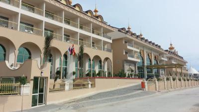 Side Crown Charm Palace