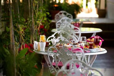 Nun By Laren Hotels