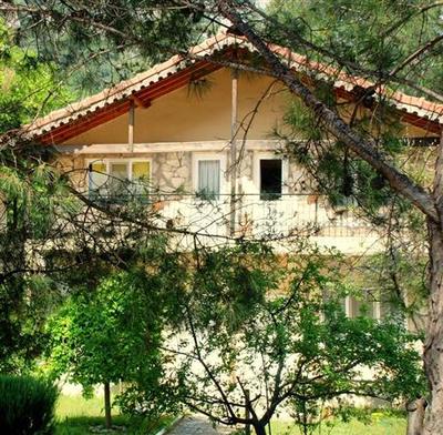 Dionysos Lodge