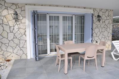 Villa Olive Poolside