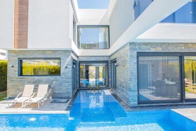 Swan 1 Villa
